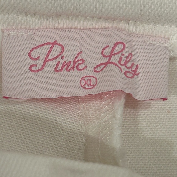 EUC Pink Lily High Waisted Shorts With Pockets - Picture 3 of 6